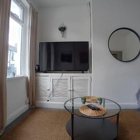 Large Family Home Central Location 3 Double Bedrooms And 1 Single Bedroom Cardiff Eksteriør bilde