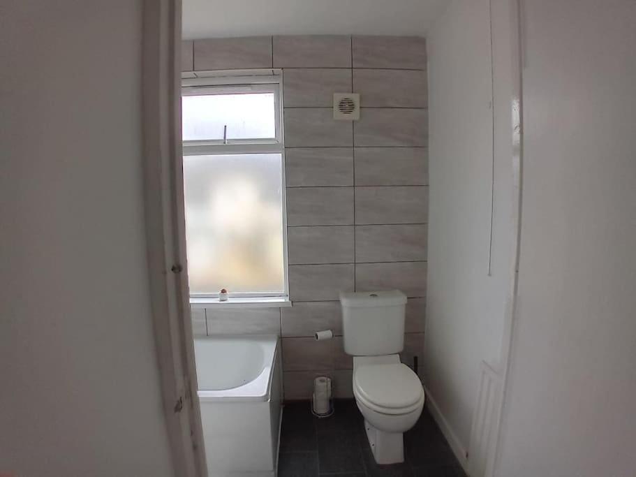 Large Family Home Central Location 3 Double Bedrooms And 1 Single Bedroom Cardiff Eksteriør bilde