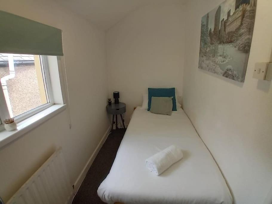 Large Family Home Central Location 3 Double Bedrooms And 1 Single Bedroom Cardiff Eksteriør bilde