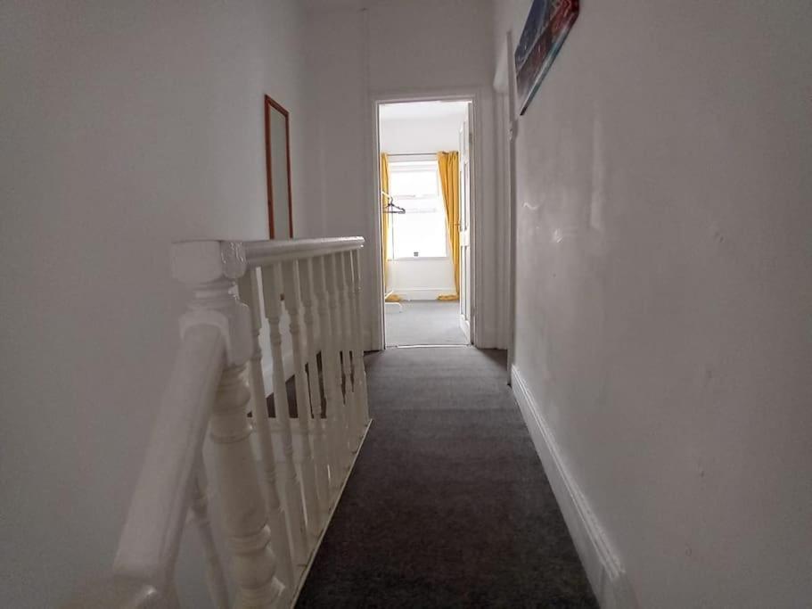 Large Family Home Central Location 3 Double Bedrooms And 1 Single Bedroom Cardiff Eksteriør bilde