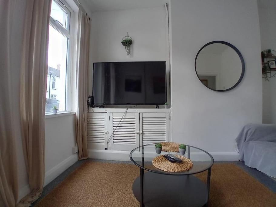 Large Family Home Central Location 3 Double Bedrooms And 1 Single Bedroom Cardiff Eksteriør bilde