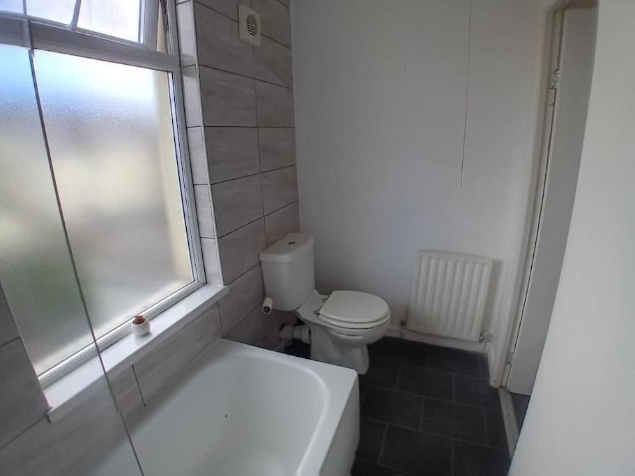 Large Family Home Central Location 3 Double Bedrooms And 1 Single Bedroom Cardiff Eksteriør bilde