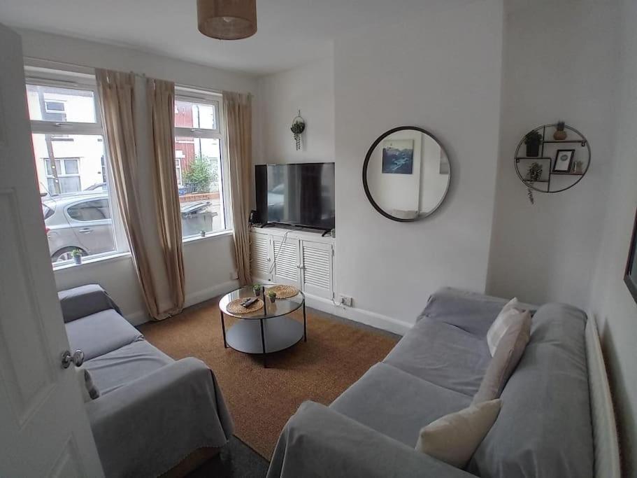 Large Family Home Central Location 3 Double Bedrooms And 1 Single Bedroom Cardiff Eksteriør bilde