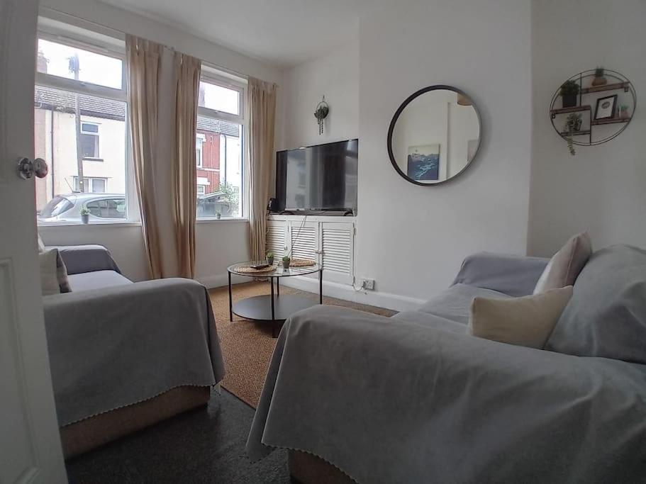 Large Family Home Central Location 3 Double Bedrooms And 1 Single Bedroom Cardiff Eksteriør bilde